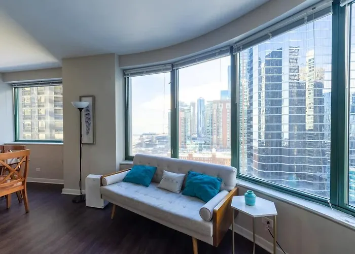 2B 2Ba Exquisite Apartment With Views, Indoor Pool & Gym By Envitae