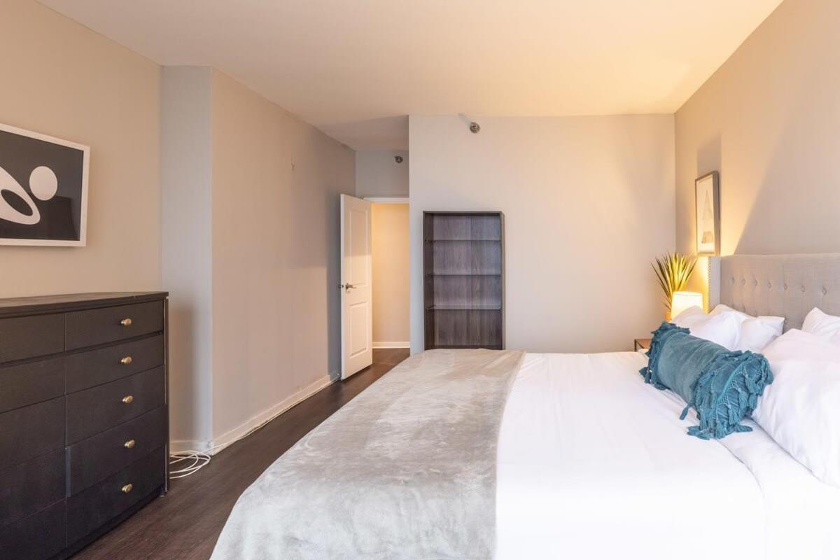 2b 2ba Exquisite With Views, Indoor Pool & Gym By Envitae Apartment *