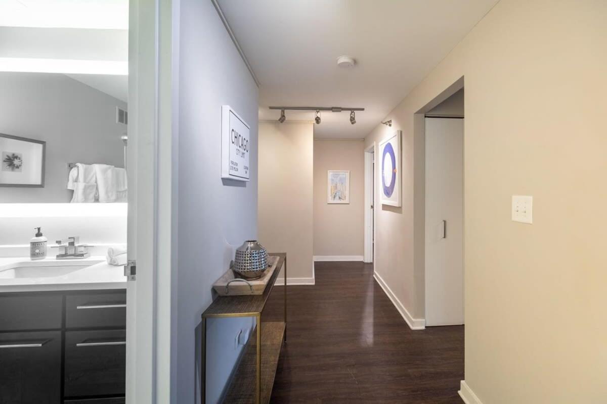 Apartment 2b 2ba Exquisite With Views, Indoor Pool & Gym By Envitae Chicago