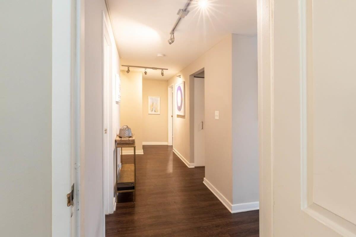 Apartment 2b 2ba Exquisite With Views, Indoor Pool & Gym By Envitae