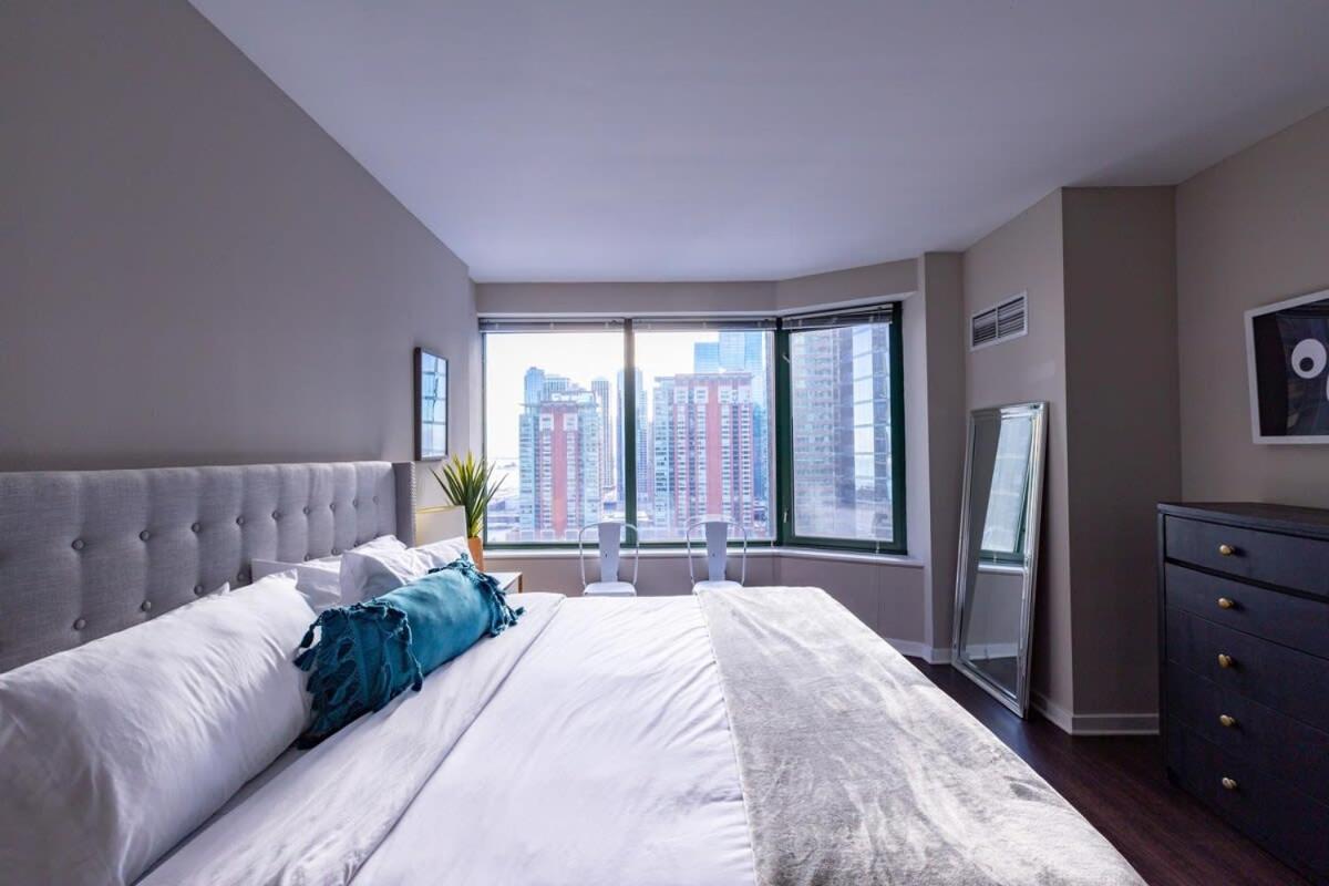2b 2ba Exquisite With Views, Indoor Pool & Gym By Envitae Chicago