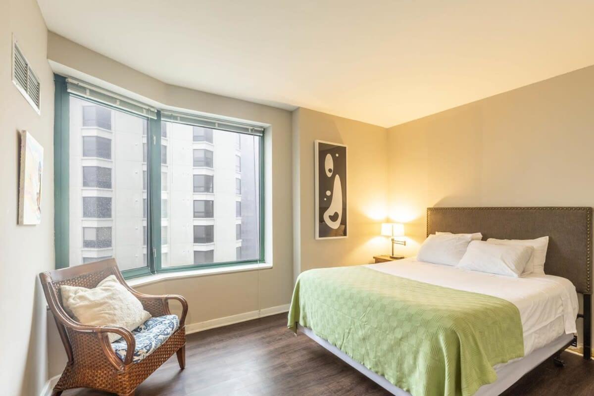 2b 2ba Exquisite With Views, Indoor Pool & Gym By Envitae Apartment