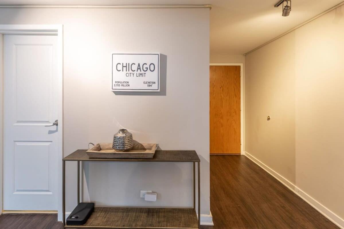 Apartment 2b 2ba Exquisite With Views, Indoor Pool & Gym By Envitae Chicago