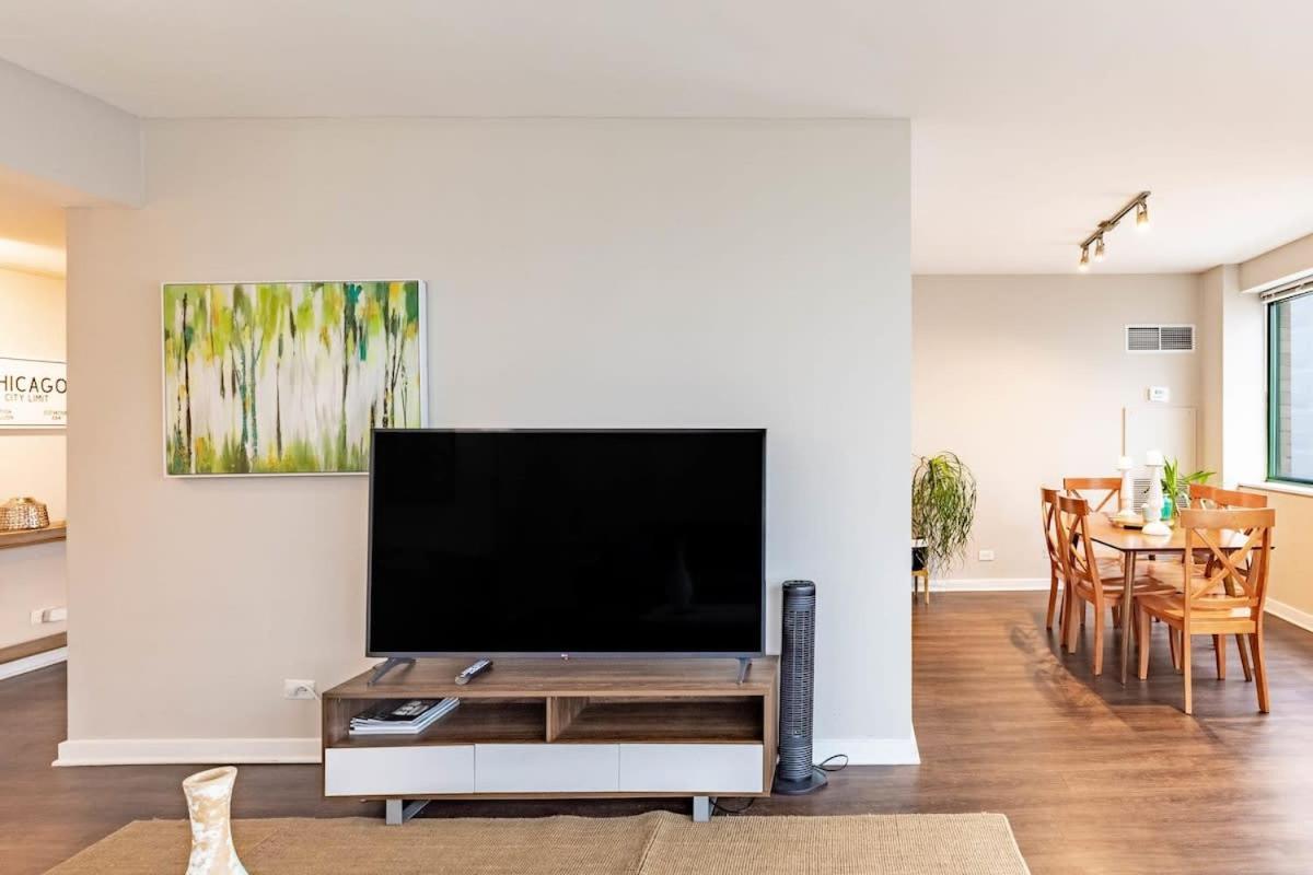 2b 2ba Exquisite With Views, Indoor Pool & Gym By Envitae * Chicago