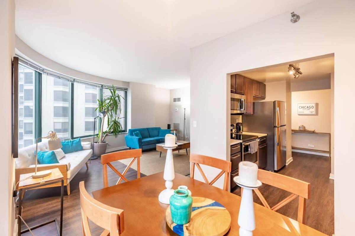 Apartment 2b 2ba Exquisite With Views, Indoor Pool & Gym By Envitae