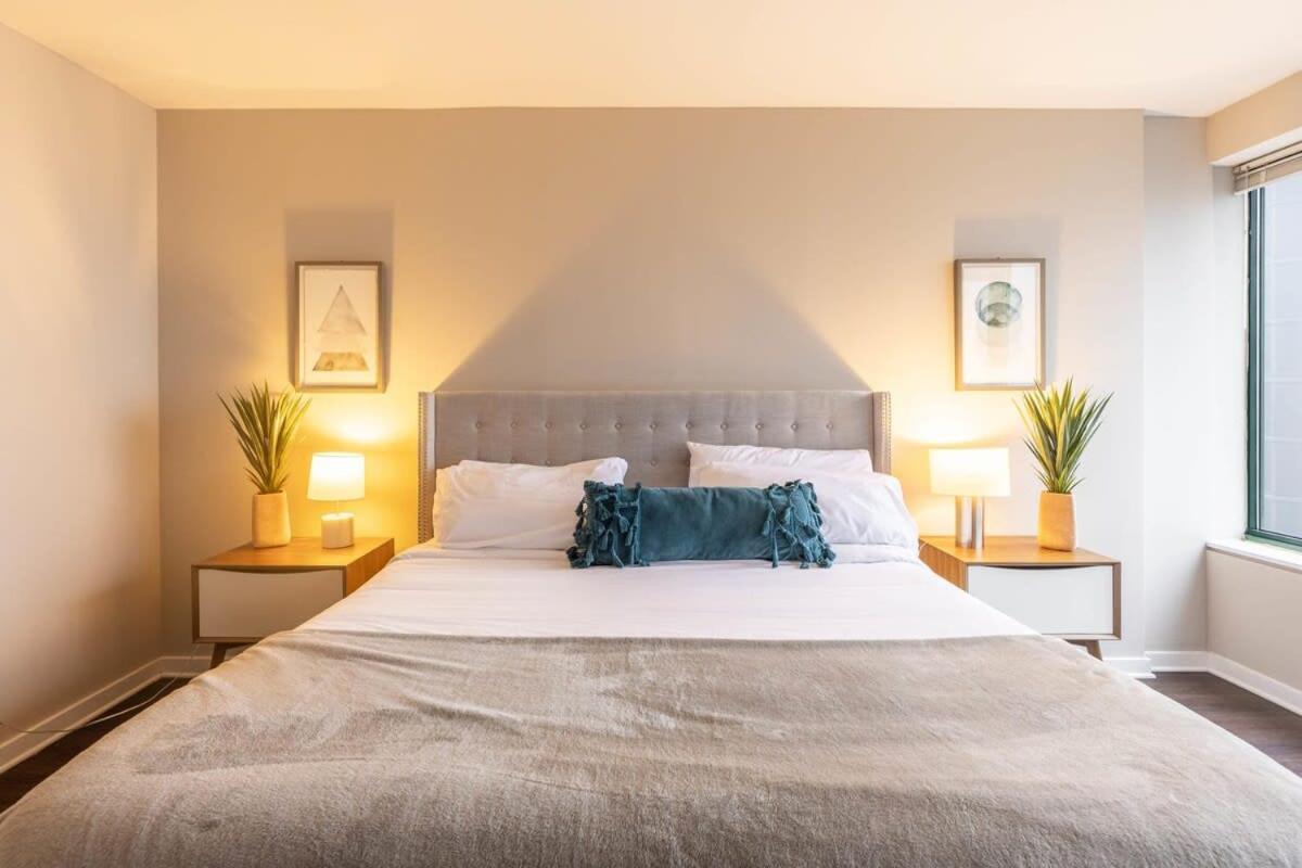 2b 2ba Exquisite With Views, Indoor Pool & Gym By Envitae Apartment Chicago