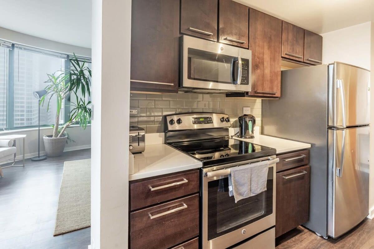 2b 2ba Exquisite With Views, Indoor Pool & Gym By Envitae Apartment Chicago